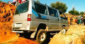 Rutas 4X4 en España. Toyota L300 4WD en trialera.
