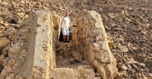 Salida del la Cueva de los Champiñones. Paisaje Protegido Cabezo Gordo. Torre Pacheco. Murcia.