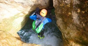 Salto a Cueva del Cañón del Río Vero. Sierra de Guara, Alquezar. Huesca.