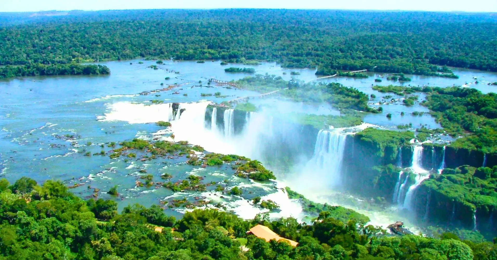Salto de las Cataratas de Iguazú.