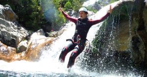 Salto en Barranco de Río Verde. Granada. Pangea Active Nature.