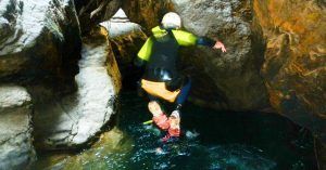 Salto en el Cañón de las Buitreras. Parque Natural de los Alcornocales. Colmenar Gaucin. Málaga, Andalucía.