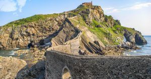 San Juan de Gaztelugatxe. Roca Dragón. Viaje Road Trip País Vasco en Autocaravana.