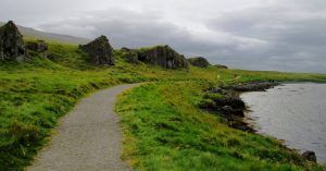 Sendero en la Península de Vatnsnes. Hvammstangi. Norðurland Vestra. Islandia.