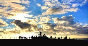 Sol de Media Noche en Cabo Norte. Nordkapp, Noruega.