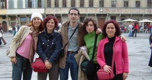 Todos en la Plaza San Croce. Florencia. Toscana, Italia.