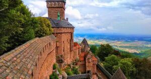 Torres del Castillo de Haut-Koenigsbourg. Alsacia, Francia.