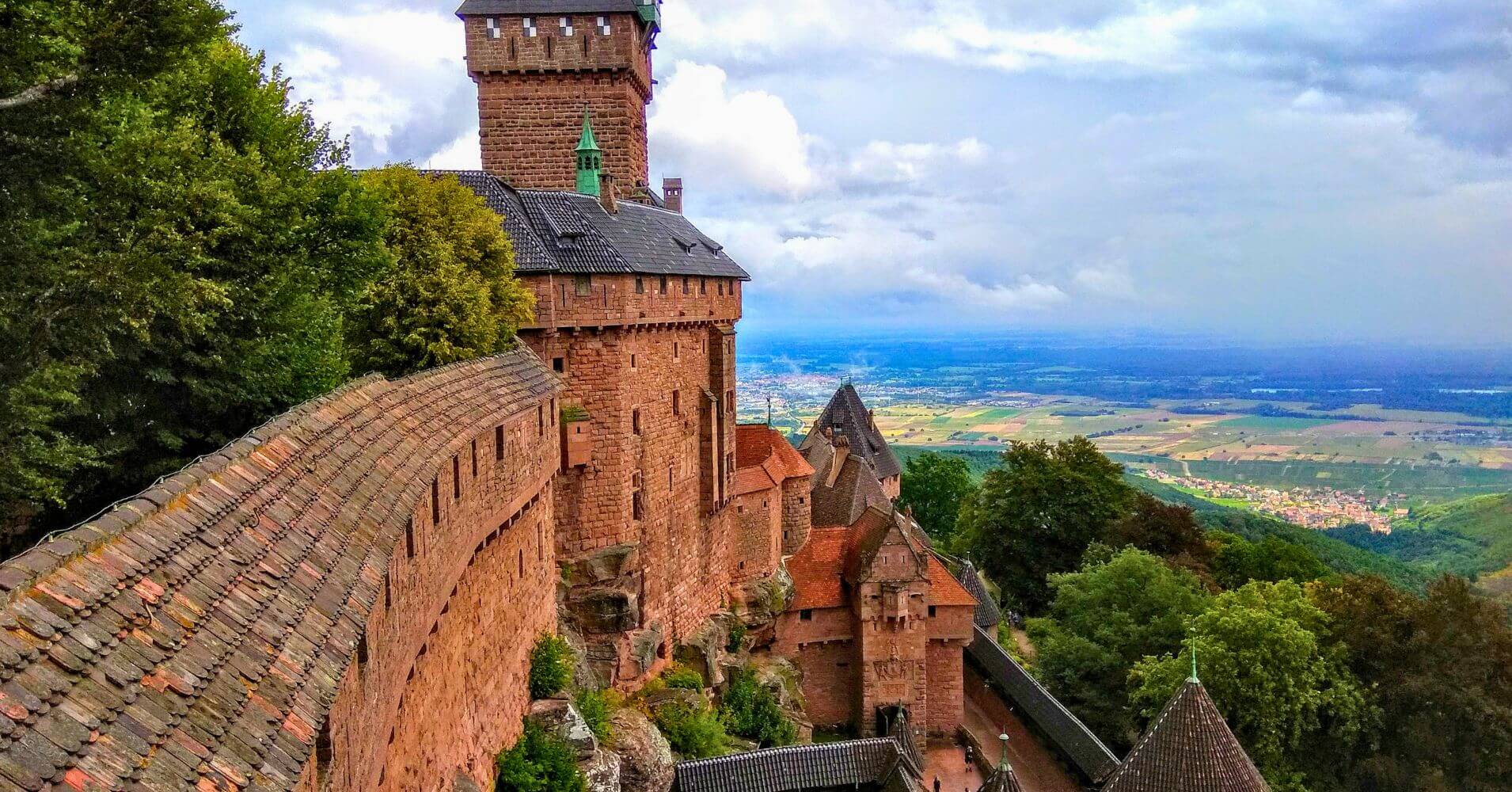 Torres del Castillo de Haut-Koenigsbourg. Alsacia, Francia.