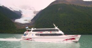Tour en Barco por el Parque Nacional de los Glaciares. Santa Cruz, Argentina.
