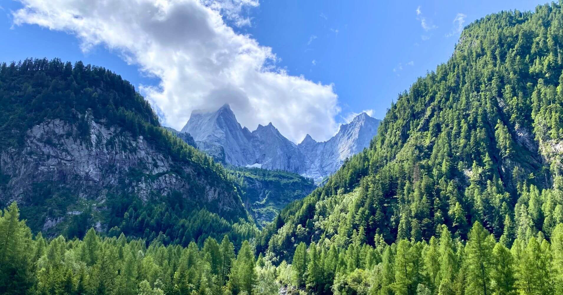 Valle del Bondasca Cara Norte del Piz Badile. Bondo, Suiza.