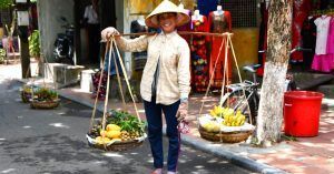 Vendedora Ambulante. Hoi An. Vietnam.