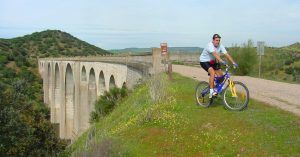 Viaducto de Azután. Vía Verde de la Jara. Toledo, Castilla la Mancha.