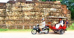 Viajar a Camboya. Tuk Tuk en los Templos de Angkor. Siem Reap.