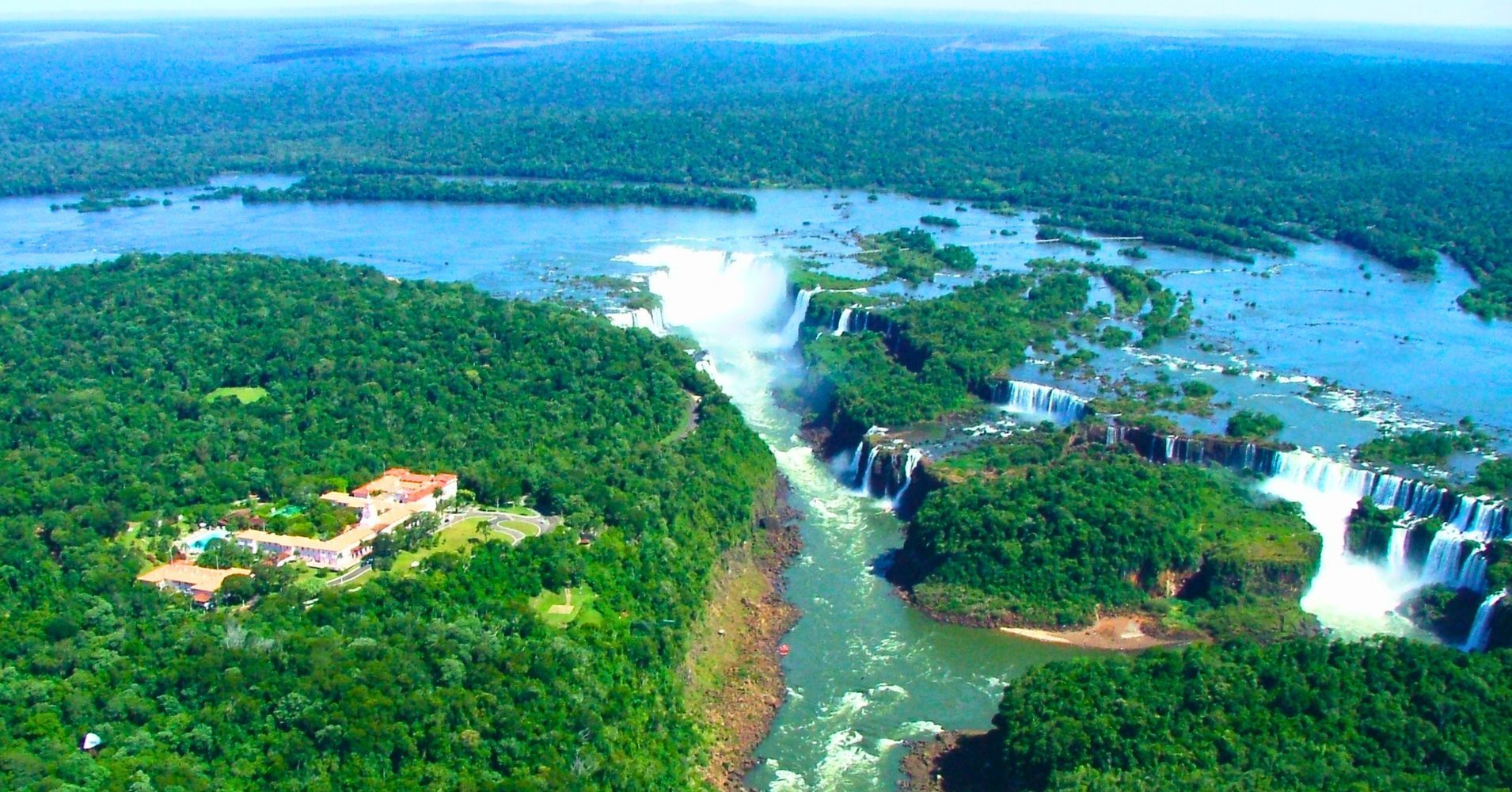 Vistas de las Cataratas de Iguazú desde el Helicóptero.