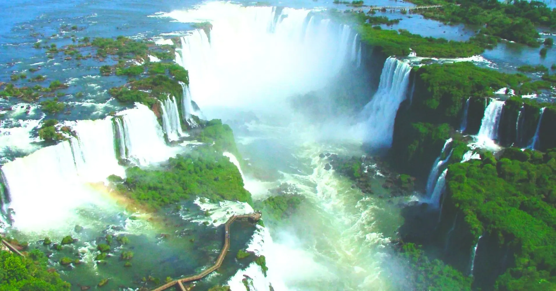 Vistas Panorámicas de los Saltos de Agua de Las Cataratas de Iguazú.