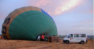 Volar en Globo en Mallorca. Inflado del Aerostato. Isla de Palma de Mallorca. Islas Baleares.