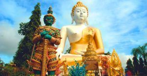 Wat Phra That Doi Kham. Templo de la Montaña Dorada. Chiang Mai, Tailandia.
