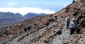 Zig Zag del Sendero Telesforo Bravo de bajada. Parque Nacional de la Cañadas del Teide. Tenerife, Islas Canarias.