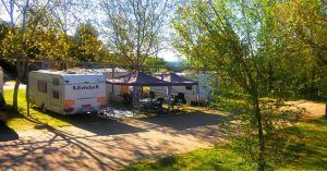 Zona de Parcelas Camping Navahermosa La Milagra. Toledo, Castilla La Mancha.